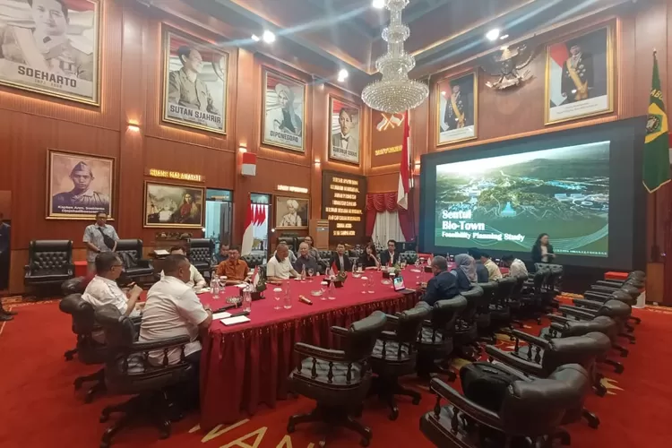 Pemkab Bogor dan Sentul City berdiskusi dalam pemaparan rencana pembangunan Sentul Bio-Town. Foto/Diskominfo Kabupaten Bogor (Foto/Diskominfo Kabupaten Bogor)