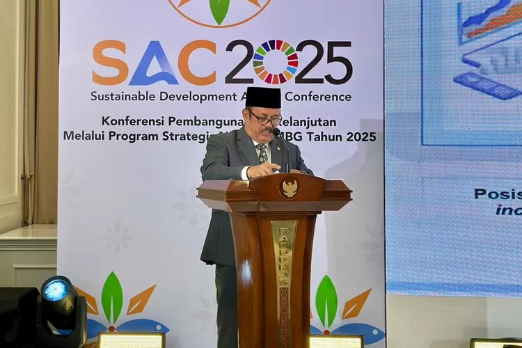 Sekda Kabupaten Bogor menerima penghargaan SDGs Action Award 2025 atas inovasi Ngupahan. (Foto/Diskominfo Kabupaten Bogor)