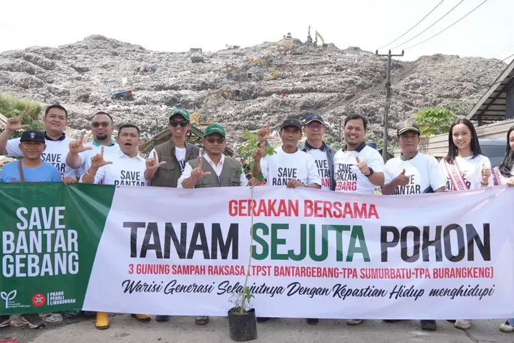 Tanam Pohon di TPA Sumurbatu, Ketua DPRD Bekasi Ingatkan Pentingnya Air Bersih. (Foto/Humas DPRD Kota Bekasi.)