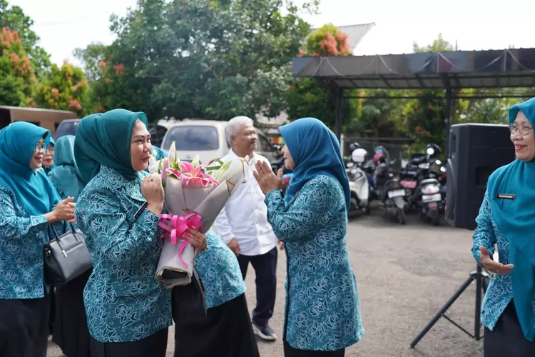 Kader TP-PKK Kabupaten Bogor mengikuti pembinaan transformasi Posyandu dalam kegiatan Bina Daerah di Kecamatan Ciomas, Rabu (19/11/2025).