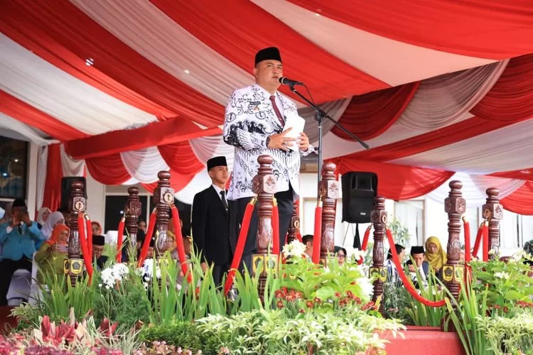 Bupati Bogor Rudy Susmanto menegaskan komitmen peningkatan kompetensi dan kesejahteraan guru pada peringatan HGN 2025. (Foto/Diskominfo Kabupaten Bogor.)
