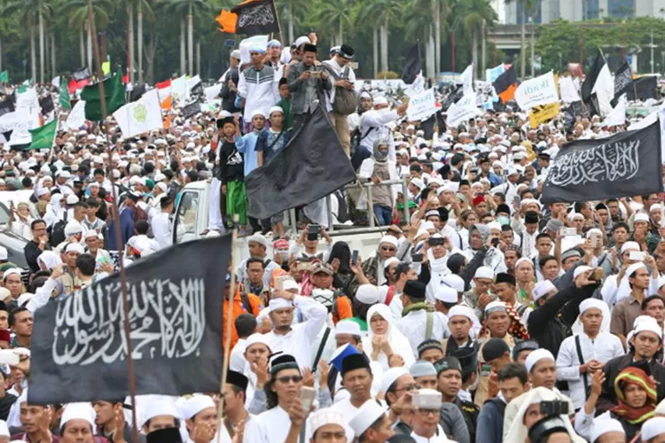 Ditlantas Polda Metro Jaya bersiaga mengatur arus lalu lintas di sekitar Monas jelang Reuni Akbar 212 sore ini. Foto: Istimewa.