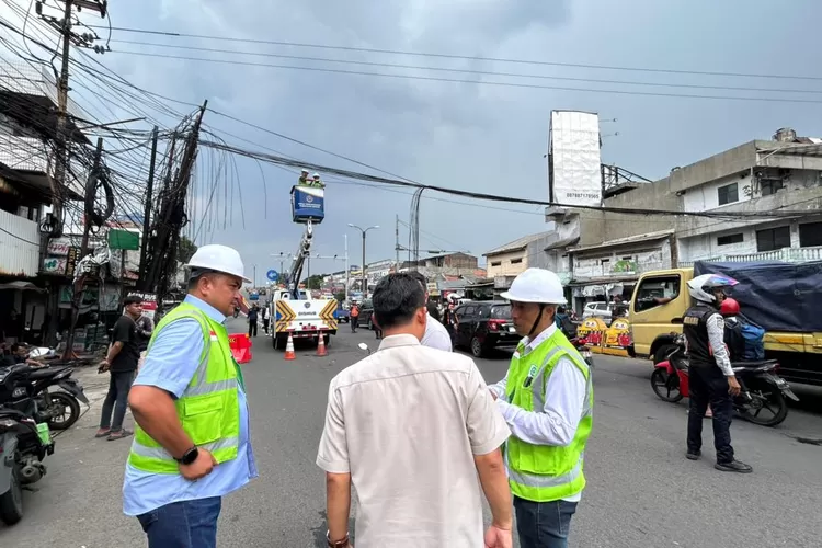 Kabel Fiber Optik Ditata Ulang, Bupati Bogor Pastikan Ruang Publik Lebih Aman. (Foto/Humas Kabupaten Bogor.)