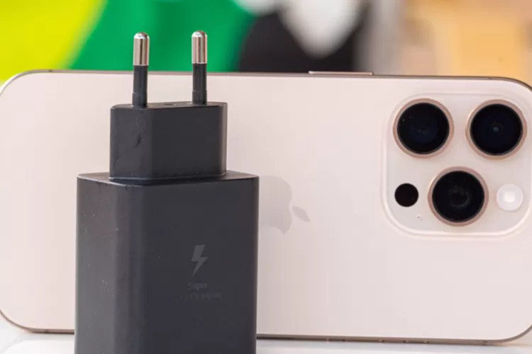 Apple merilis iOS 26.2 dengan fokus menutup celah keamanan berisiko tinggi. Foto: GSM Arena.