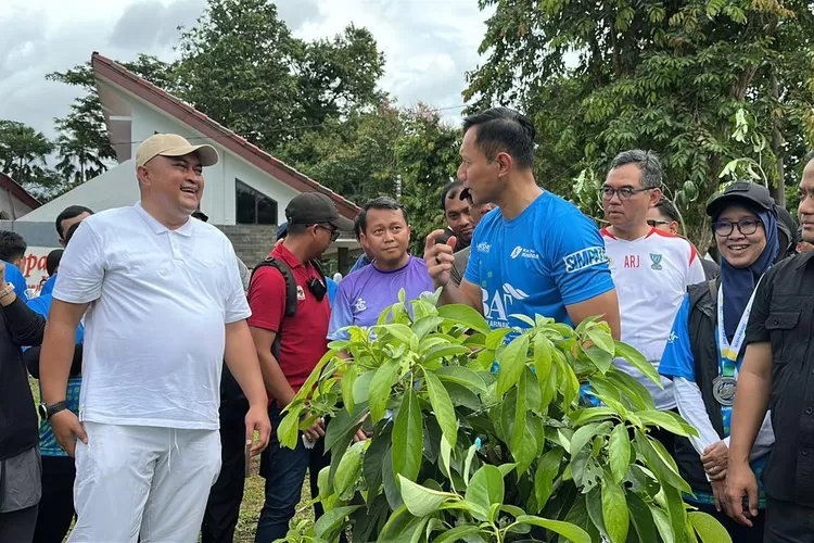 Bupati Bogor dan Menko AHY Kampanyekan Lingkungan Sehat Lewat Penanaman Pohon dan IKA 5KMA Run. (Foto/Humas Kabupaten Bogor.)