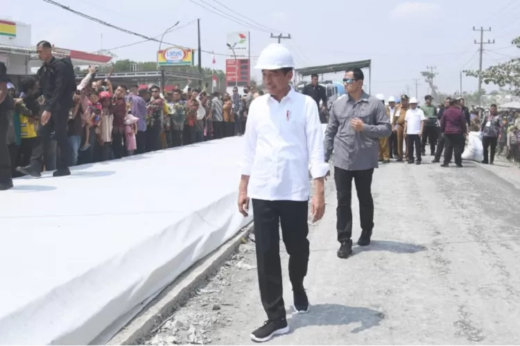 Kondisi Terkini Jalan Rusak Di Lampung Usai Viral, Presiden Jokowi: Pak ...