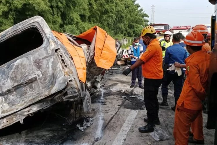 Kecelakaan Di Km 58 Memakan Korban! Berikut Kronologi Nya - DKYLB