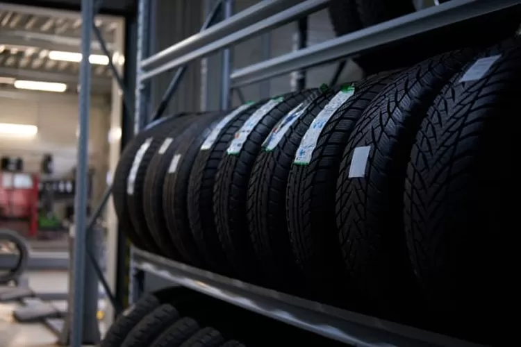 Foto ilustrasi - Ban motor dapat dibedakan menjadi tiga jenis tergantung dari jenis kompon yang dipakai