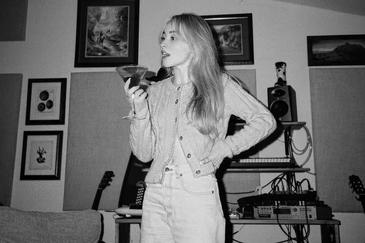 Sabrina Carpenter Akhirnya Buka Suara Terkait Syuting Video Klip