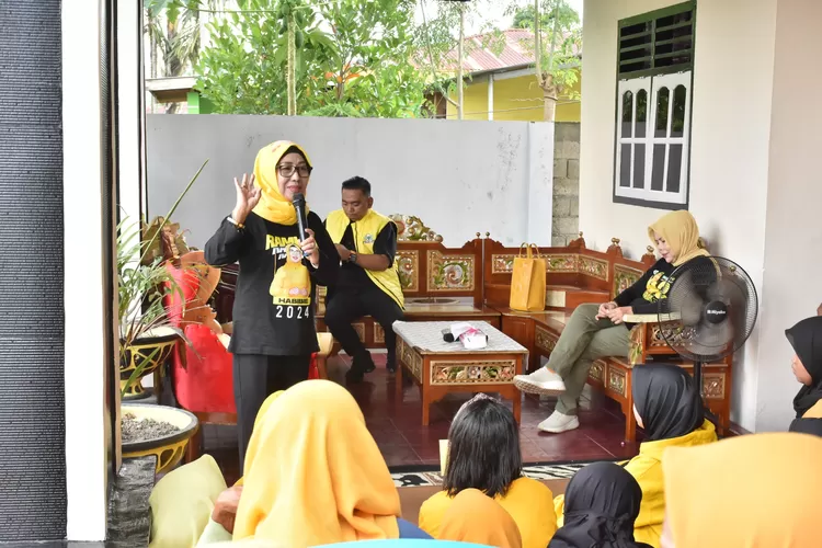 Blusukan di Tilongkabila, Ramlah Habibie Caleg Golkar Provinsi Gorontalo Ingatkan Soliditas Kaum Perempuan