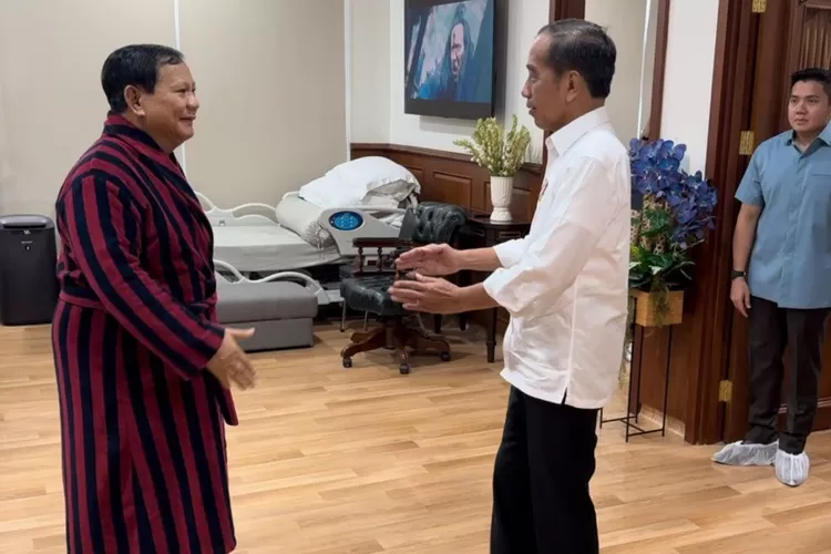 Didoakan Jokowi, Presiden Terpilih Prabowo Subianto Sukses Operasi Cidera Kaki