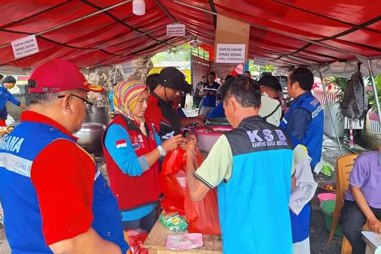 Tanggap Darurat Banjir,  Dinas Sosial Gorontalo Berikan Bantuan dan dirikan Dapur Umum di Kecamatan Bone Pantai