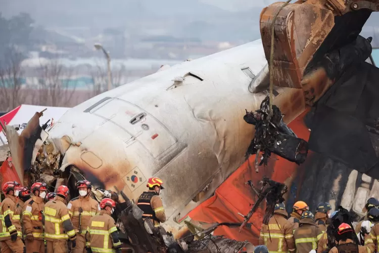 Puing-puing pesawat Jeju Air (Reuters)