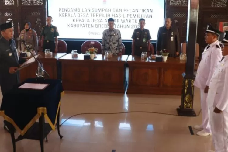 Penjabat Bupati Brebes Iwanuddin Lantik Tiga Kepala Desa Pengganti ...