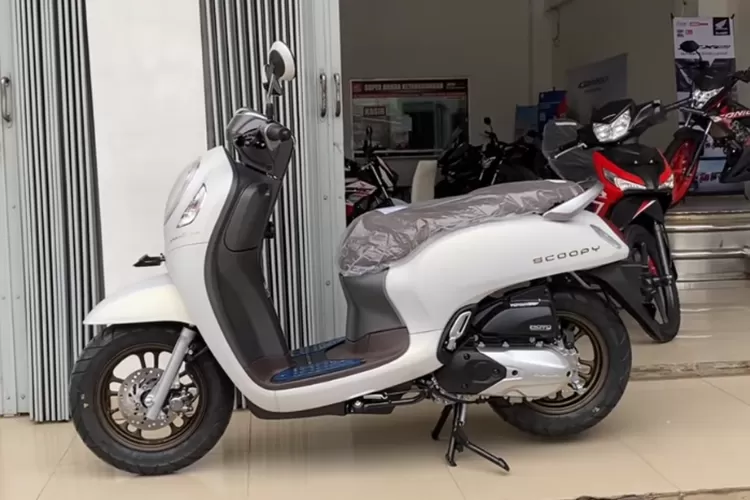 Honda Scoopy Prestige 2024 Skutik Retro Elegan dengan Fitur Canggih