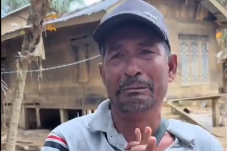 Tangkapan layar seorang warga di Aceh Tamiang yang berharap mendapat bantuan karena terdampak banjir. (TikTok/13u_d4hl4n)