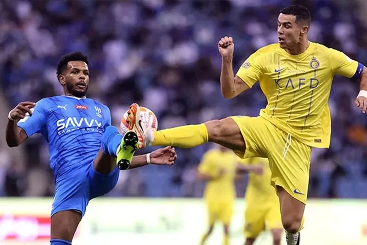 Cristiano Ronaldo beraksi dengan Ali Al Bulayhi. (Website/Reuters)