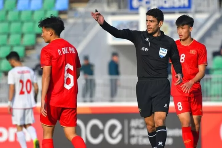 Uzbekistan tampil perkasa di laga terakhir Grup D Piala Asia U-23 2024, mengalahkan Vietnam dengan skor telak 3-0 di Stadion Internasional Khalifa, Al Rayyan, Rabu (24/4) dini hari WIB. (AFC)
