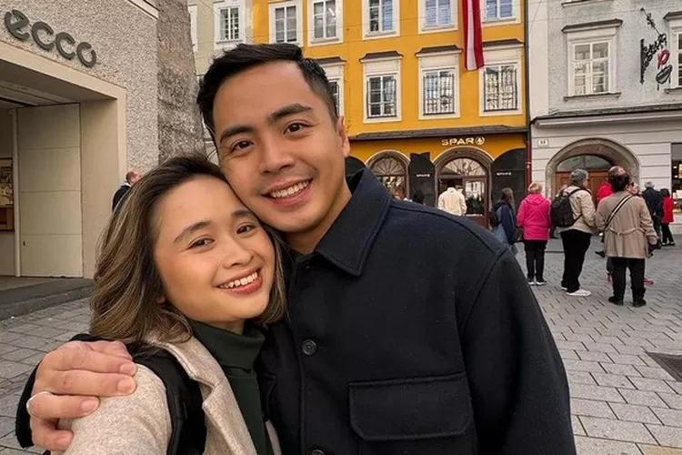 Pemain film Gritte Agatha membagikan kabar bahagia melalui akun Instagram miliknya. Ia mengumumkan bahwa dirinya sedang mengandung anak pertama. Dalam postingan tersebut, bintang film "Ashiap Man" ini terlihat memeriksa kehamilannya di kamar mandi. (Instagram.com/gritteagathaa)