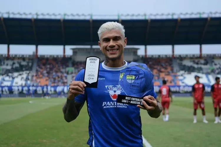 Ciro Alves, Player of The Month Liga 1 edisi Agustus 2024  (Persib.co.id/Barly Isham)