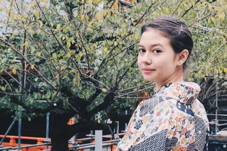 Aktris Yuki Kato mengalami kejadian tidak menyenangkan setelah mobilnya menjadi sasaran pencurian di kawasan Gunungputri, Bogor. (Instagram/@yukikt)