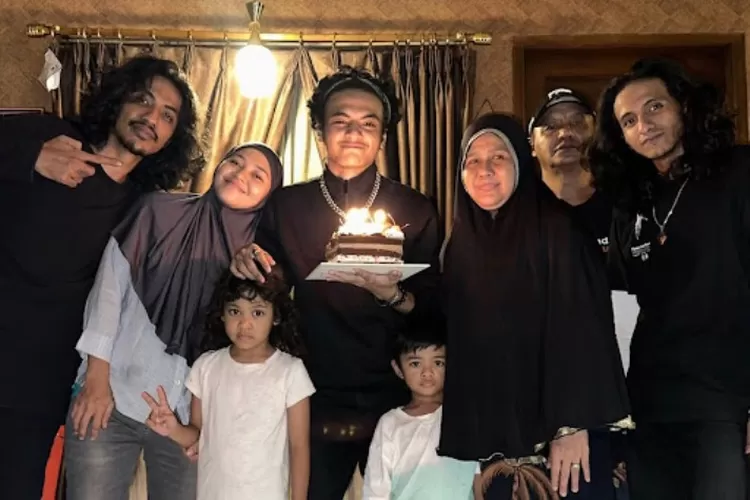 Potret Keluarga Vadel Badjideh yang Ingin Berdamai dengan Nikita Mirzani. (instagram.com/@bintangbadjideh)