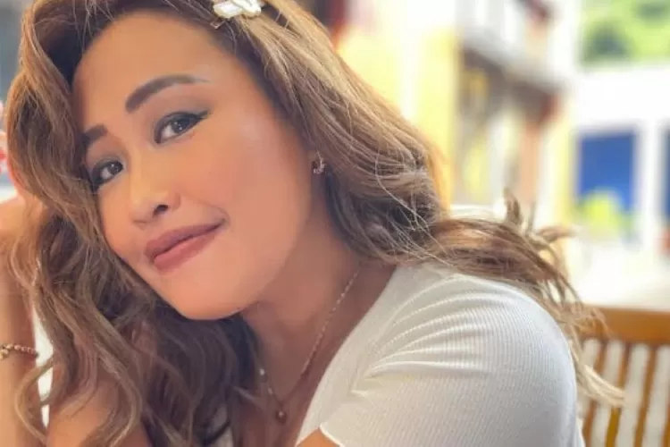 Potret penyanyi Pinkan Mambo turut buka suara tentang perselisihan yang kini kembali ramai antara Ahmad Dhani dan Maia Estianty. (Instagram/@pinkan_mambo)