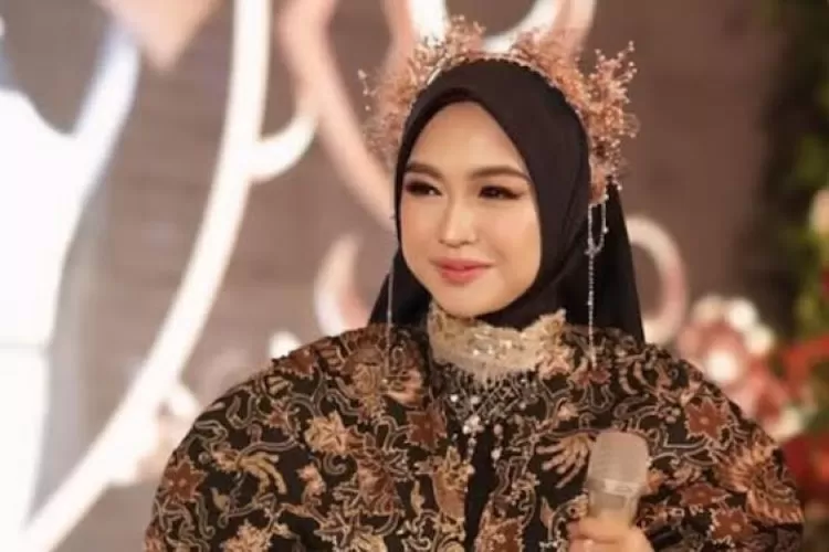 Potret Ria Ricis dalam acara ulang tahun mewah anaknya pada Minggu, 27 Juli 2025. (Instagram @riaricis1795)