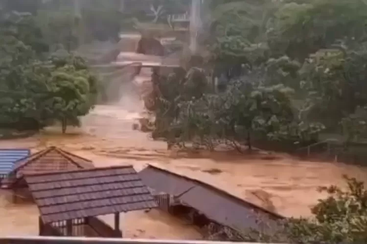 Sungai Meluap, Area Wisata di Cililin Bandung Barat Terendam Banjir (x.com/neVerAl0nely___/)