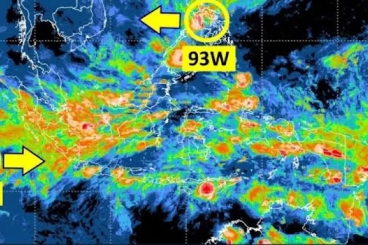 Tangkapan layar data BMKG soal bibit siklon yang disebut memicu hujan lebat dan gelombang tinggi. (Dok BMKG)