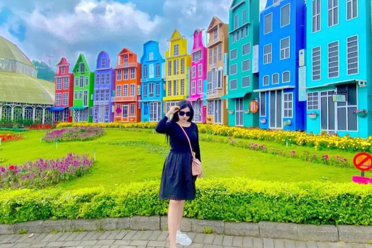 Menikmati Keindahan Alam dan Elegansi Eropa di Florawisata San Terra Lafonte, Kabupaten Malang (instagram @florawisata.santerra)