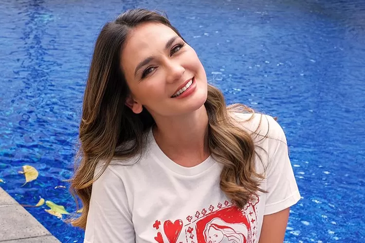 Meski bisnisnya terdampak usai ditutupnya TikTok Shop, Luna Maya tetap mendukung keputusan pemerintah. (Foto : Instagram @lunamaya)