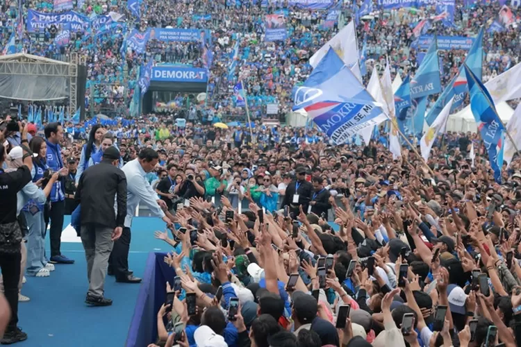 Malang Heboh! Prabowo Joget Bareng Denny Caknan Hingga Terima Hadiah ...