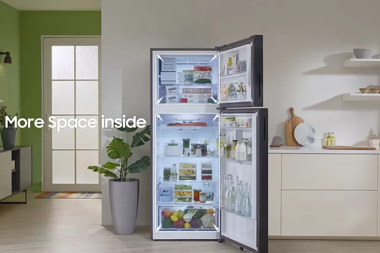 Kulkas Ungkep BESPOKE membuat makanan awet tahan lebih lama. (dok)