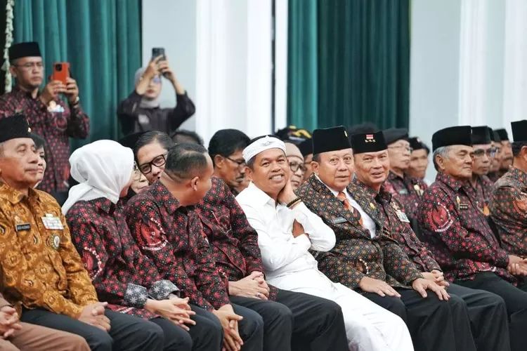 Gubernur Jawa Barat, Kang Dedi Mulyadi (KDM) diamanahkan sebagai Ketua Umum Dewan Harian Daerah Badan Pembudayaan Kejuangan 45 (DHD BPK&rsquo;45) Provinsi Jawa Barat Masa Bakti hingga 2030 (jabarprov.go.id)