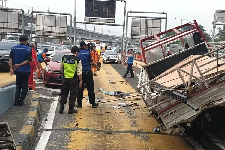 Kronologi Resmi Tabrakan Beruntun Di Gerbang Tol Halim Utama, Pengemudi ...