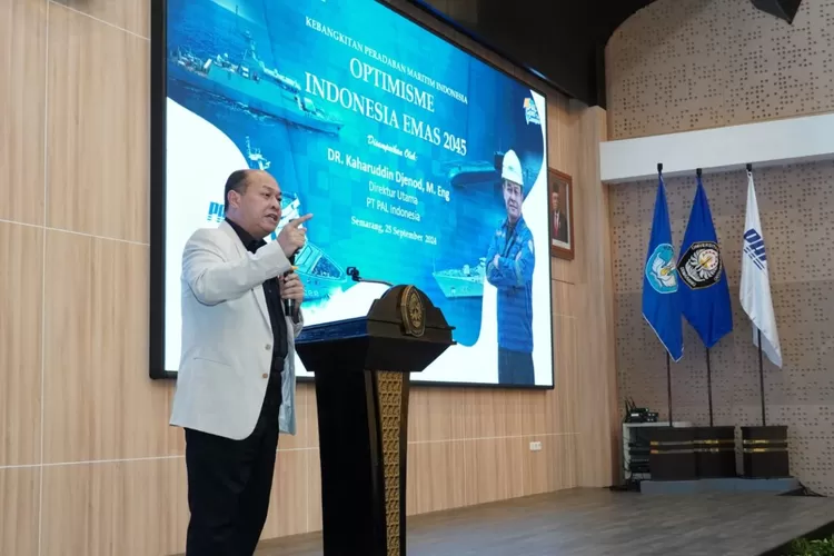 CEO PT PAL Kaharuddin Djenod dalam sesi Leader Talks di acara PAL Goes to Campus dengan Universitas Diponegoro, mengusung tema &lsquo;Kebangkita Peradaban Maritim Indonesia&rsquo;  (PT PAL)