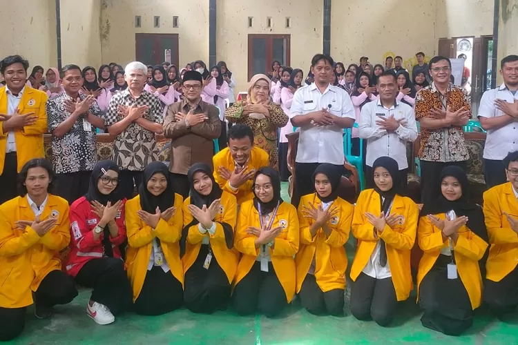 Inisiasi Ppk Ormawa Ksr Pmi Untidar 50 Siswa Sekolah Perempuan Diwisuda Suara Merdeka Kedu 9405