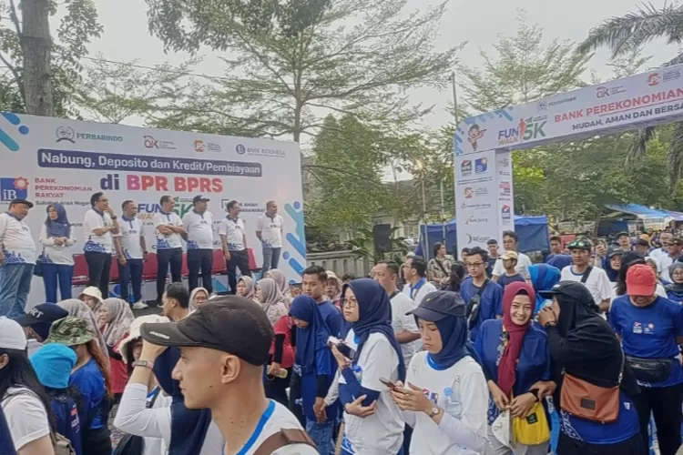 Puluhan Ribu Warga Meriahkan Fun Walk Hari BPR/BPRS Nasional Di ...