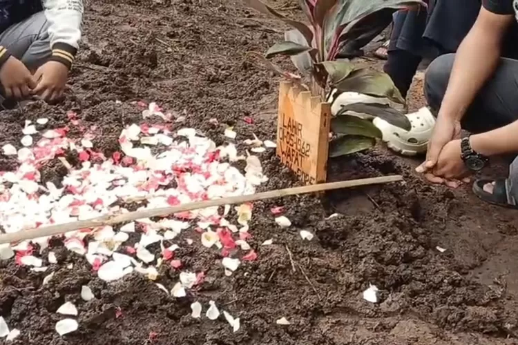 Viral Kisah Remaja 13 Tahun Temani Jenazah Ayah Sendirian di Kontrakannya di Bandung (Tangkap Layar )