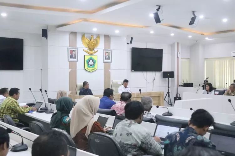 Pj Bupati Bogor Asmawa Tosepu menerima kunkek Komisi X DPR RI, Selasa, 26 Maret 2024. (Humas Pemkab Bogor)