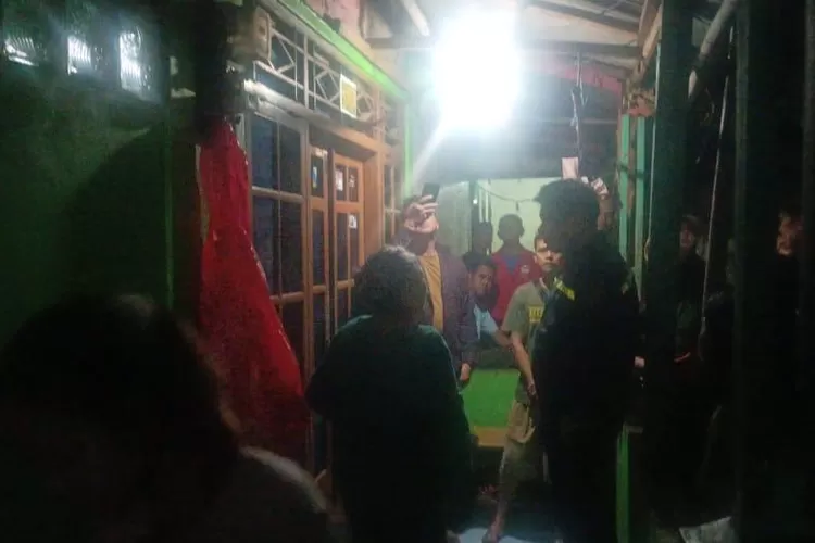 Rumah nenek 73 tahun di Desa Cibadak, Kecamatan Ciampea, Kabupaten Bogor yang disatroni perampok. (Polres Bogor)