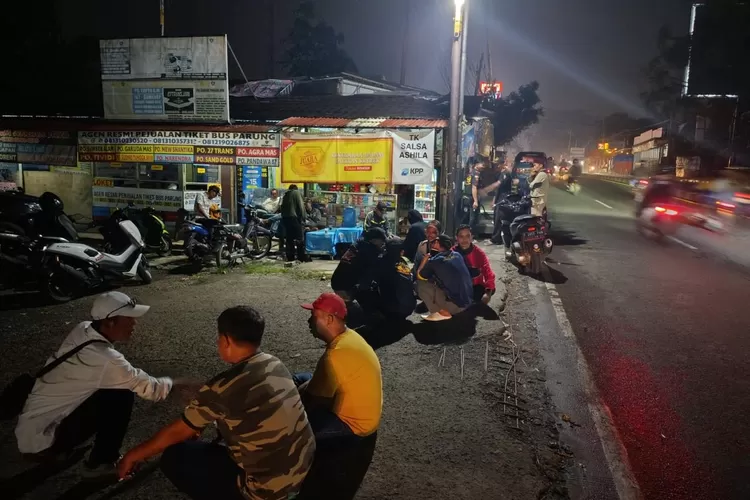 Sejumlah anggota ormas di wilayah Parung, Kabupaten Bogor berkumpul gegara masalah penarikan motor. (Polres Bogor)