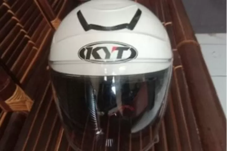 Barang bukti yang diamankan polisi dari maling helm di SMK Amaliyah Ciawi, Kabupaten Bogor. (Polres Bogor)