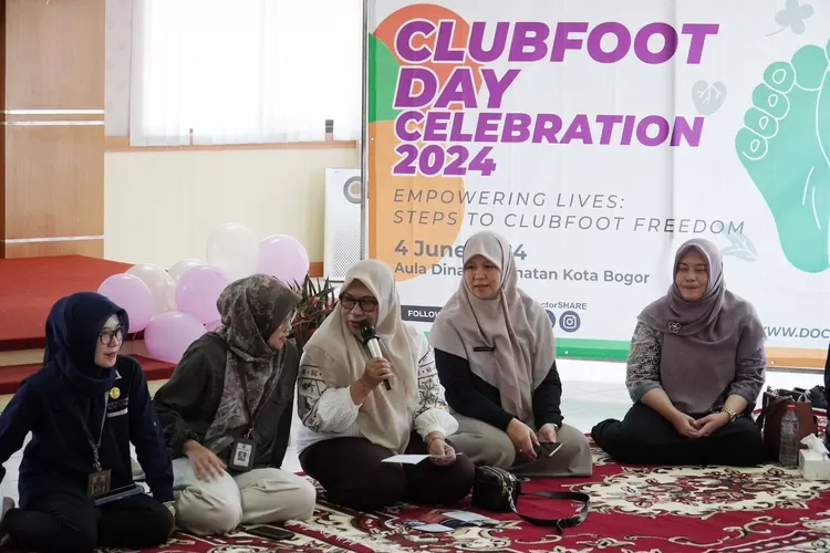 Sekda Kota Bogor Syarifah Sofiah membuka langsung perayaan Hari Kaki Pengkor Sedunia 2024 di Aula Dinkes Kota Bogor, Selasa, 4 Juni 2024. (Humas Pemkot Bogor)