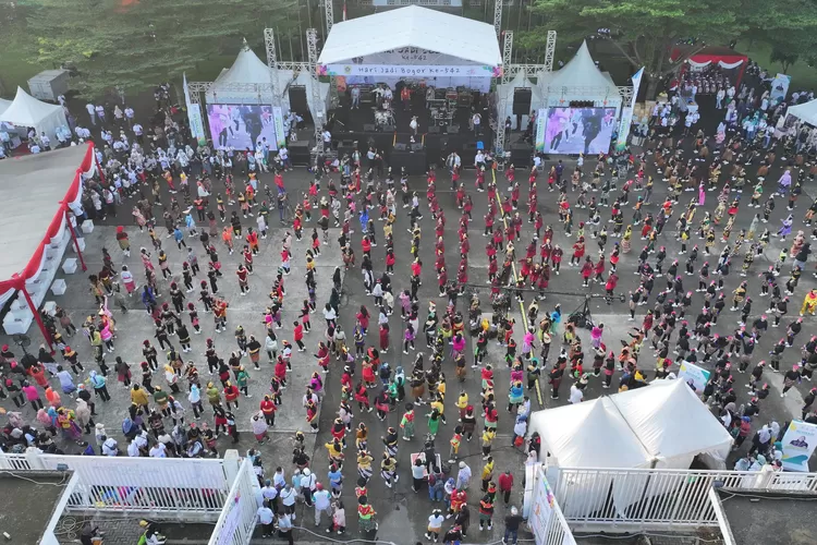 Ribuan warga tumpah ruah di puncak peryaaan HJB ke-542 di Stadion Pakansari Cibinong, Kabupaten Bogor, Sabtu, 8 Juni 2024. (Humas Pemkab Bogor)