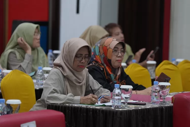 ASN Pemkab Bogor yang akan memasuki masa pensiun kengikuti pembekalan di Lorin Hotel, Babakanmadang, Selasa, 11 Juni 2024. (Humas Pemkab Bogor)