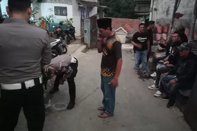 Polisi melakukan olah TKP kecelakaan yang menewaskan bocah tiga tahun di Desa Gunung Menyan, Kecamatan Pamijahan, Kabupaten Bogor.