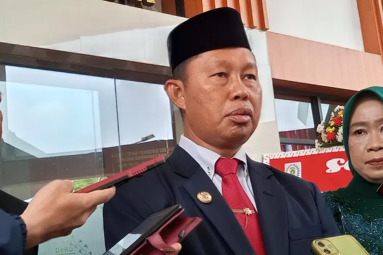 Pj Bupati Bogor Asmawa Tosepu usai rapat paripurna di DPRD Kabupaten Bogor, Sabtu, 21 September 2024. (Erwin)