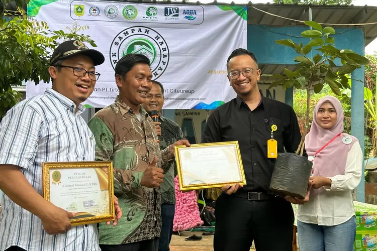 Verifikasi Kampung Ramah Lingkungan&nbsp;Harapan RW 18 Desa Cicadas, Kecamatan Gunungputri, Kabupaten Bogor, Selasa, 24 September 2024. (Humas Pemkab Bogor)